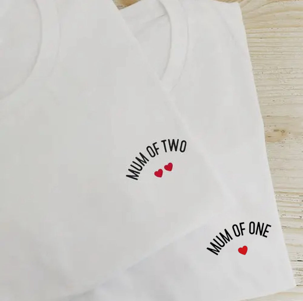 T-shirt d’allaitement - MOM OF ❤️ (personnalisable)