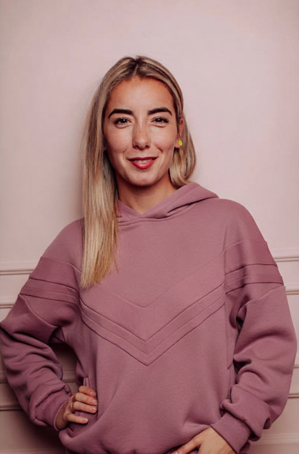 Sweat d’allaitement à capuche – Confort, discrétion et praticité