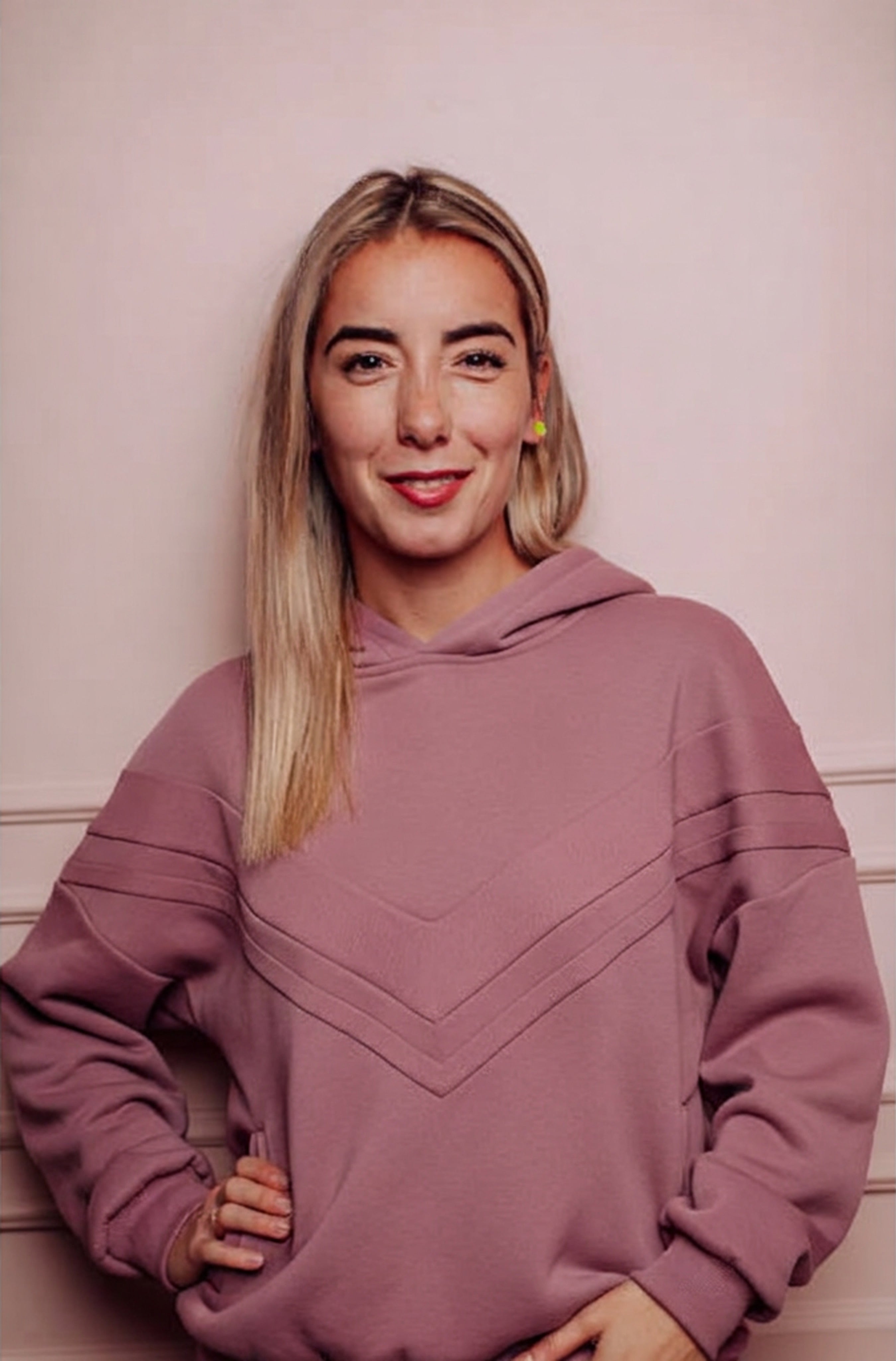 Sweat d’allaitement à capuche – Confort, discrétion et praticité