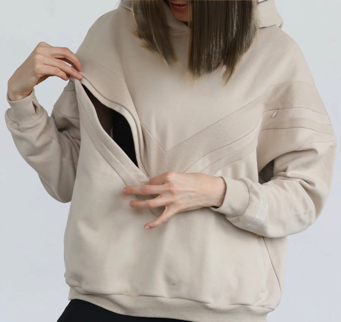 Sweat d’allaitement à capuche – Confort, discrétion et praticité